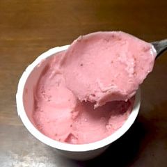 兵庫県加西産いちごアイスクリーム